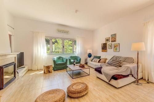 Es Mal Pas Villa Sleeps 8 With Pool Air Con And Wifi