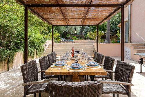 Es Mal Pas Villa Sleeps 10 With Pool And Air Con