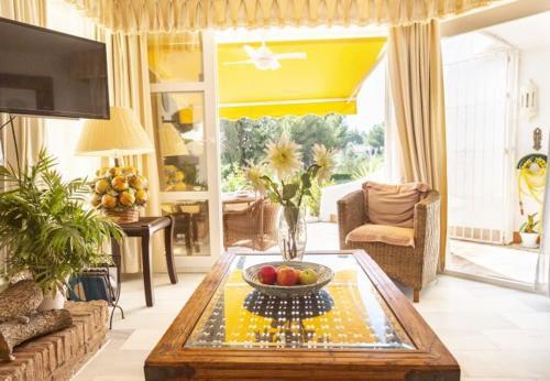 Cabopino Apartment Sleeps 4 Air Con Wifi