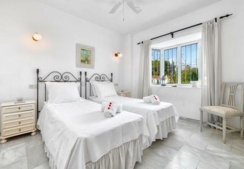 Cabopino Apartment Sleeps 4 Pool Air Con Wifi