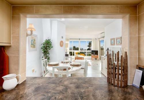 Cabopino Apartment Sleeps 4 Pool Air Con Wifi