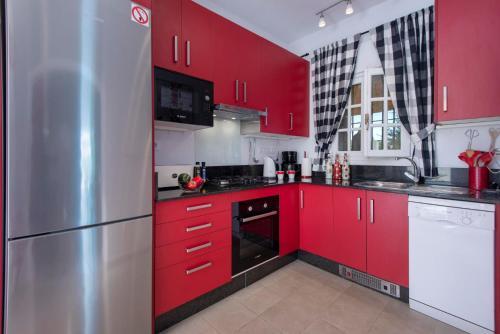 Roche Villa Sleeps 6 With Pool And Air Con