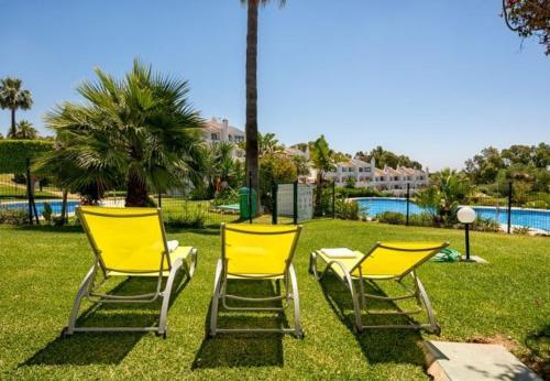 Cabopino Apartment Sleeps 4 Pool Air Con Wifi