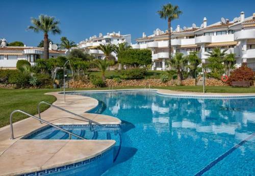 Cabopino Apartment Sleeps 4 Pool Air Con Wifi