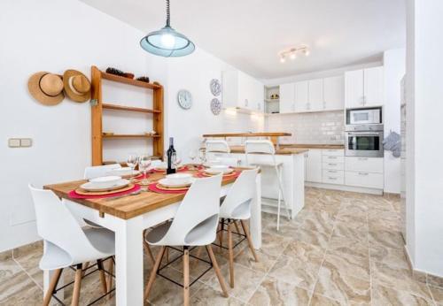 Cabopino Apartment Sleeps 4 Pool Air Con Wifi