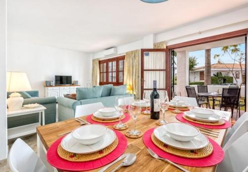 Cabopino Apartment Sleeps 4 Pool Air Con Wifi