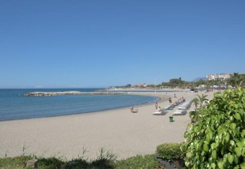 Cabopino Apartment Sleeps 4 Pool Air Con Wifi