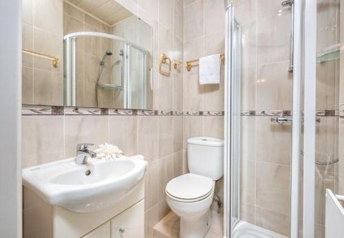 Cabopino Apartment Sleeps 4 Pool Air Con Wifi