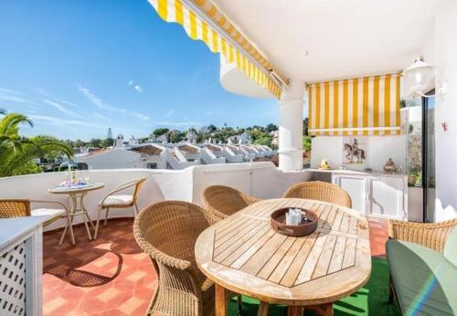Cabopino Apartment Sleeps 4 Pool Air Con Wifi