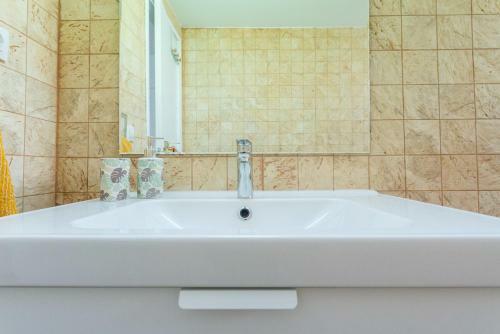 Cozy Apartment In Salinetas Beach.