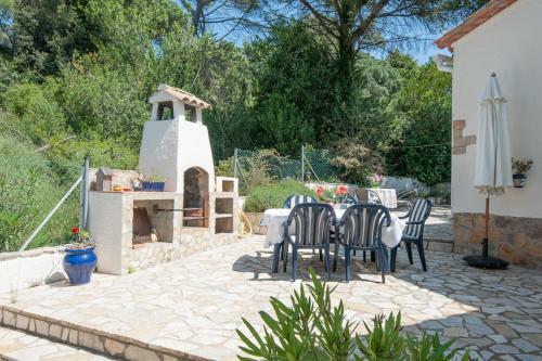 Fornells Holiday Home Sleeps 6 With Pool And Wifi