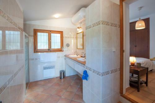 Fornells Holiday Home Sleeps 6 With Pool And Wifi