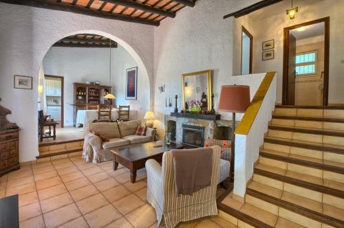 Fornells Holiday Home Sleeps 6 With Pool And Wifi