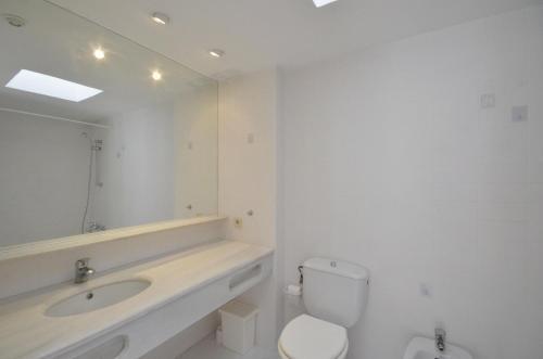 Fornells Holiday Home Sleeps 6