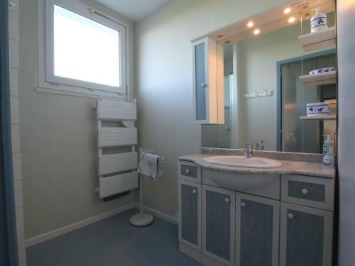 G�te Andoins, 3 Pi�ces, 4 Personnes - Fr-1-384-399