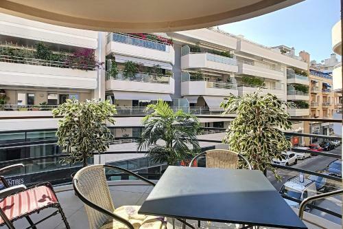 Nice Two-bed Apartment Terrace Port Vauban In Antibes