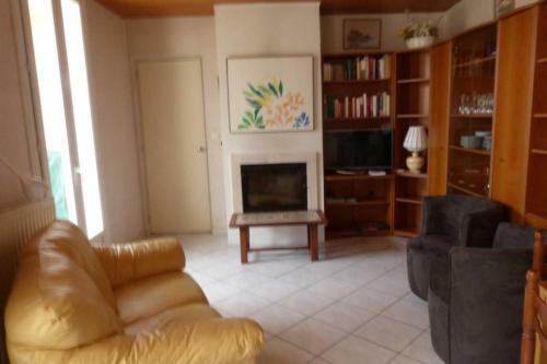 Villa Blanche � Ares