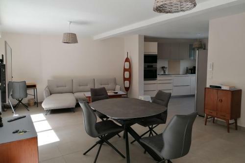 Entirely Quiet Villa Close To Beaches And Center
