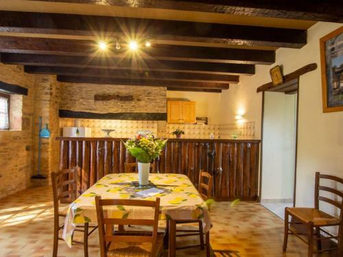 G�te Archignac, 3 Pi�ces, 4 Personnes - Fr-1-616-31