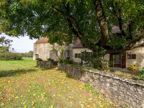G�te Archignac, 3 Pi�ces, 4 Personnes - Fr-1-616-31