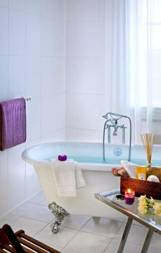Attainville Chateau Sleeps 27 Wifi