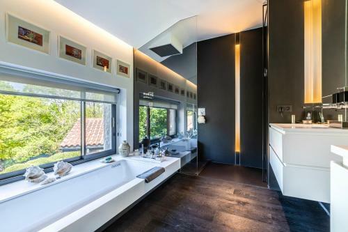 Ascain Villa Sleeps 6 With Pool Air Con And Wifi