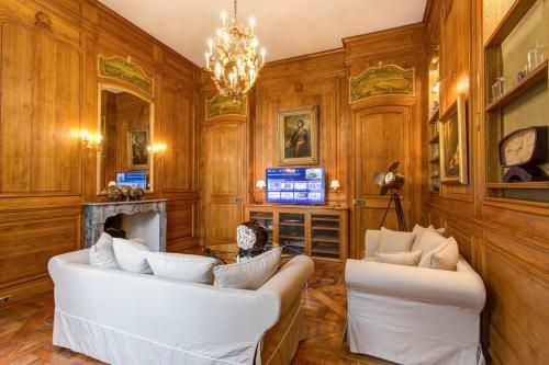 Serres Chateau Sleeps 29 Pool Air Con Wifi