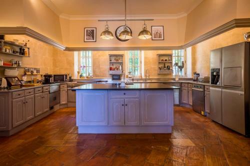 Serres Chateau Sleeps 29 Pool Air Con Wifi