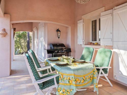 Lavish Villa In Bagnols-en-for�t With Swimming Pool