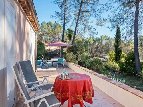 Lavish Villa In Bagnols-en-for�t With Swimming Pool