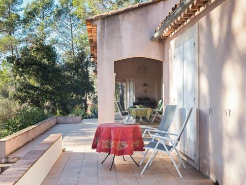 Lavish Villa In Bagnols-en-for�t With Swimming Pool