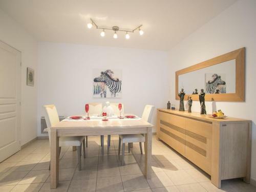 Cosy Apartment In Bayeux With Heating Facility