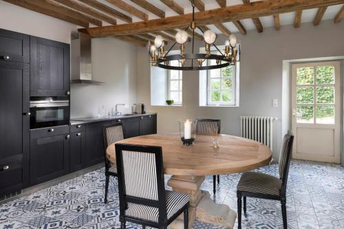 Bayeux Chateau Sleeps 18