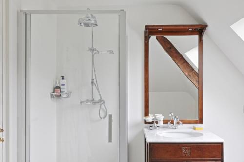 Bayeux Chateau Sleeps 18