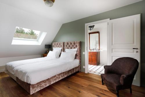 Bayeux Chateau Sleeps 18