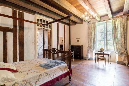 Cahuzac Chateau Sleeps 12 Pool Wifi