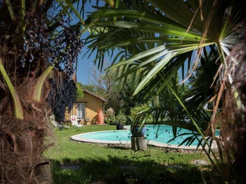 Majestic Holiday Home In Berdoues With Garden