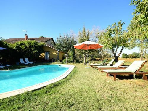 Majestic Holiday Home In Berdoues With Garden