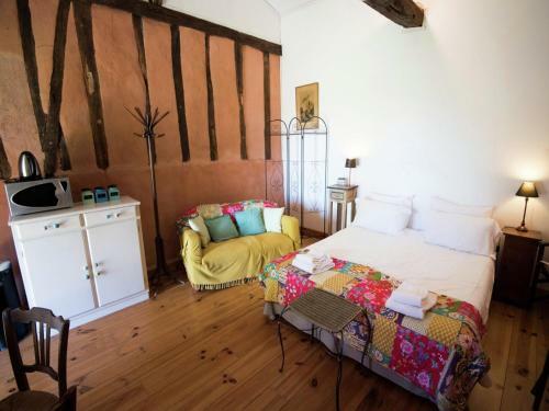 Majestic Holiday Home In Berdoues With Garden