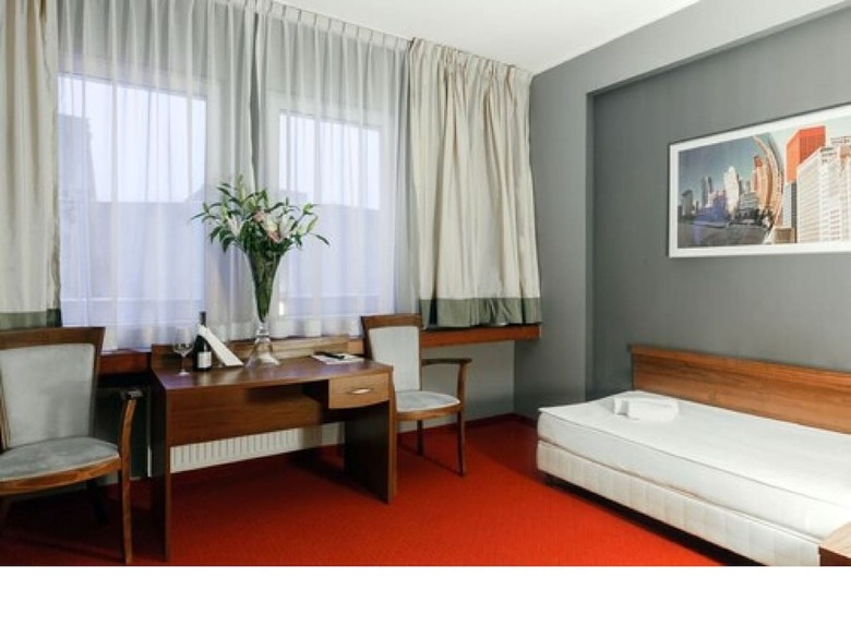 Mhotel