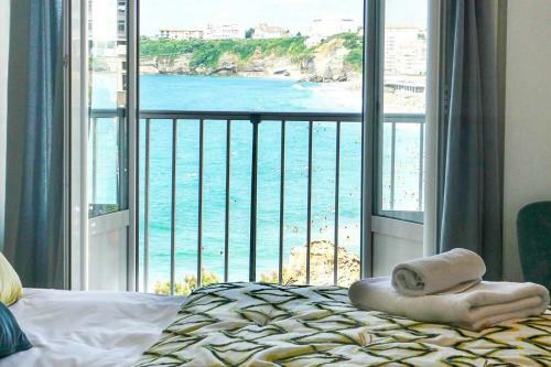 Beachview Keyweek Beachfront Renovated Apartment With Parking In Biarritz