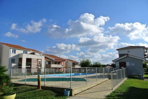 Apartment In Residence With Swimming Pool