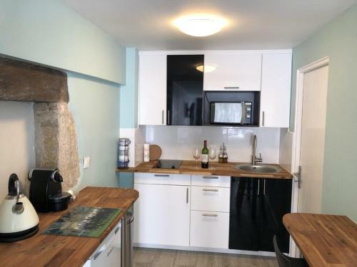 Blacksmiths Apartment In Blanzay - 1 Bed