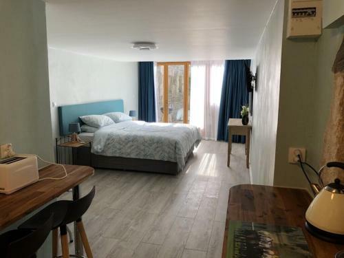 Blacksmiths Apartment In Blanzay - 1 Bed