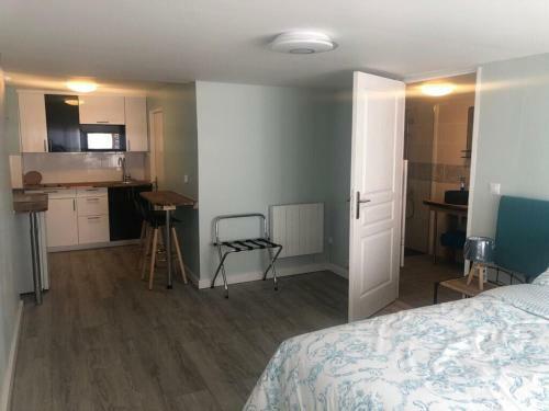 Blacksmiths Apartment In Blanzay - 1 Bed