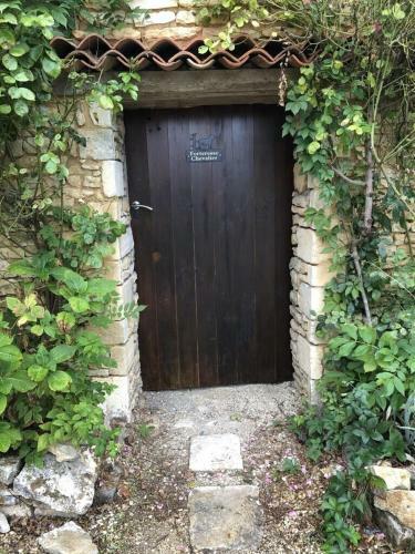Blacksmiths Cottage In Blanzay - 3 Beds