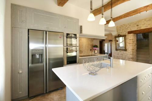 Bonnieux Villa Sleeps 8 With Pool And Wifi