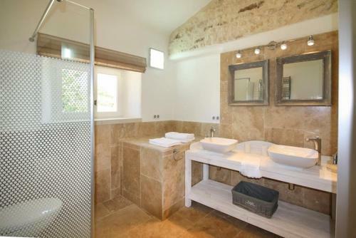 Bonnieux Villa Sleeps 8 With Pool And Wifi