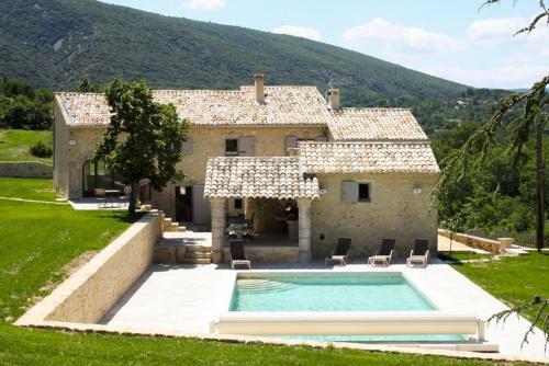 Bonnieux Villa Sleeps 8 With Pool And Wifi