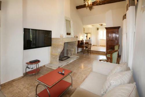 Bonnieux Villa Sleeps 8 With Pool And Wifi